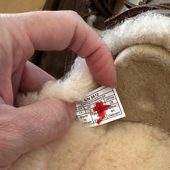 Women’s UGG Espresso Dakota Slippers #11 - Picture 2 of 6